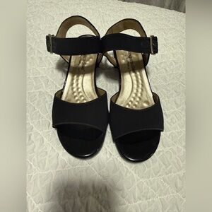Walking Cradles Macau Black Micro Size 8.5 heeled sandal